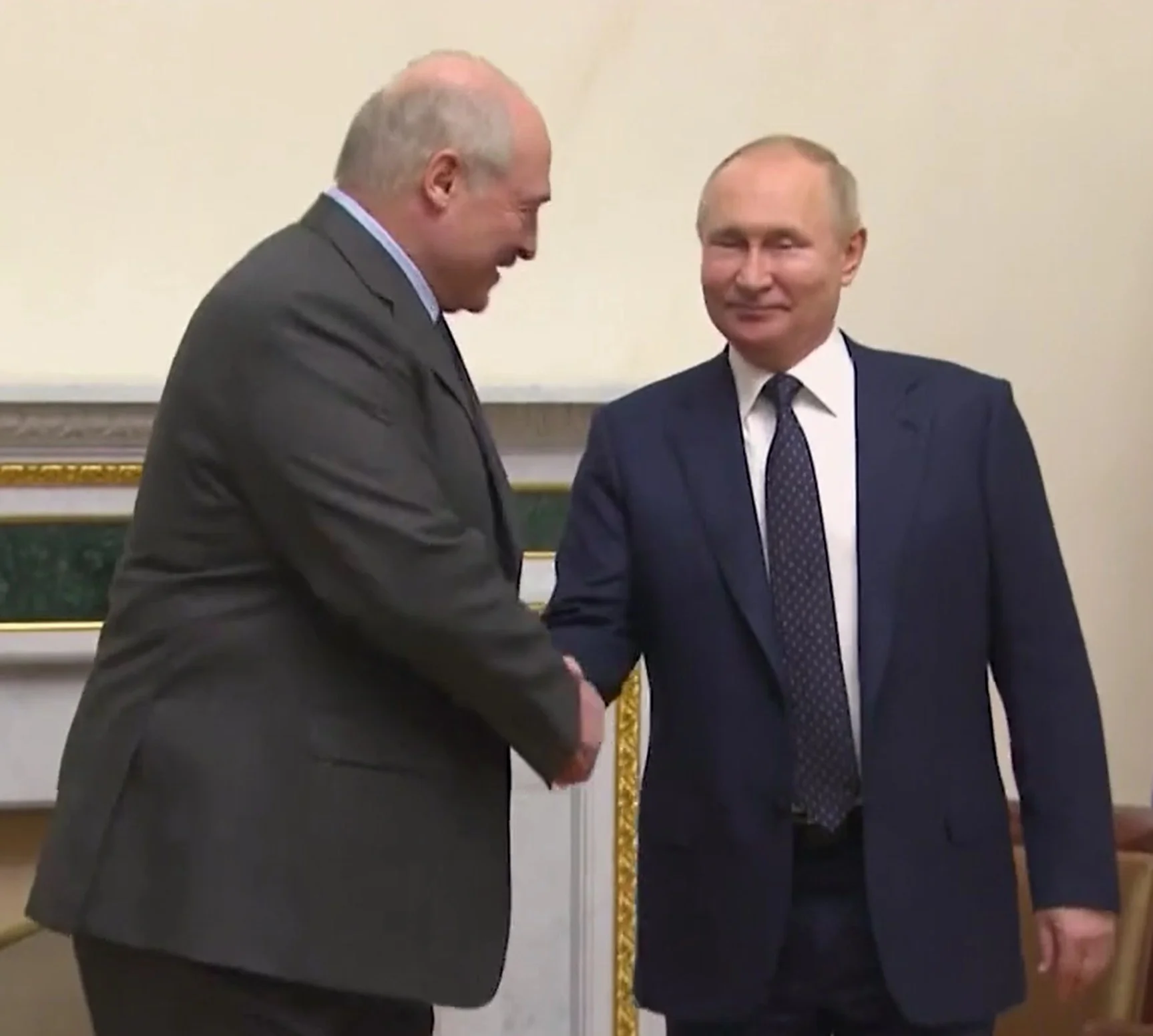 WSJ: Путин требует от Лукашенко участия Беларуси в боевых действиях против Украины