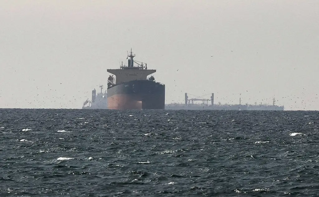 Огромные запасы иранской нефти остаются без покупателей в открытом море