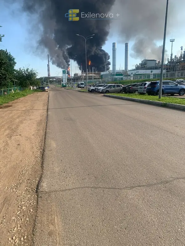 Беспилотники атаковали нефтеперерабатывающие заводы в Саратове и Нижнекамске