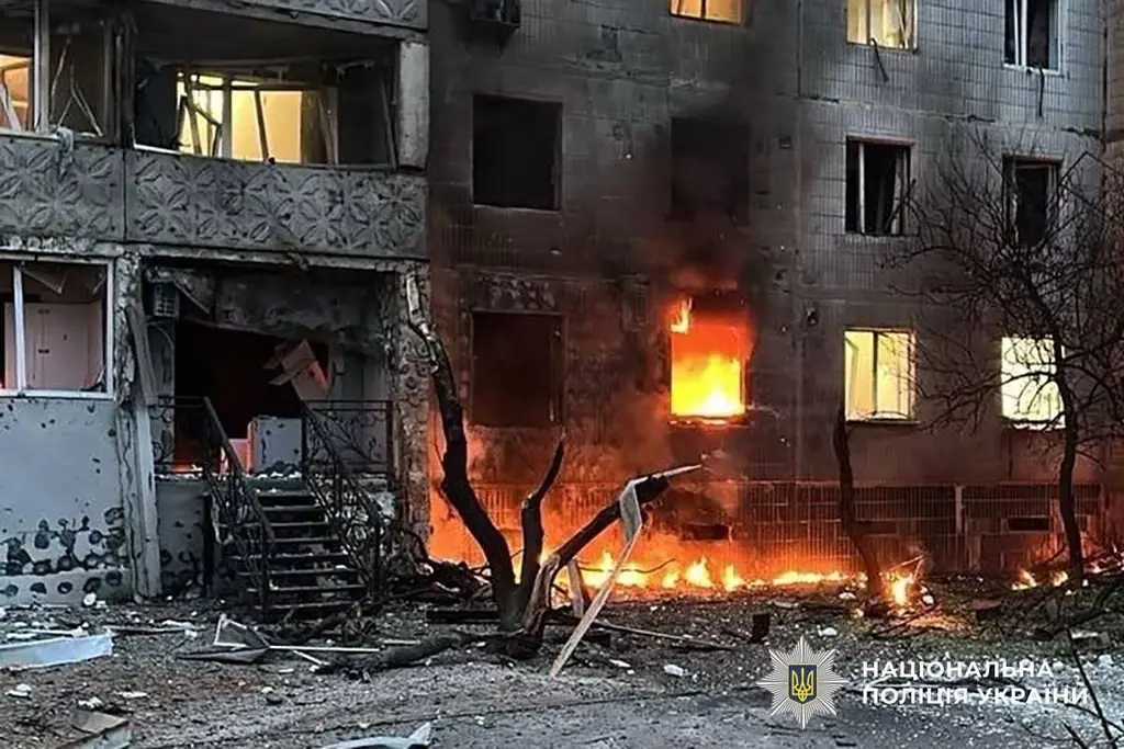 В Сумах российский беспилотник ударил по ТЦ «Эпицентр», вспыхнул пожар