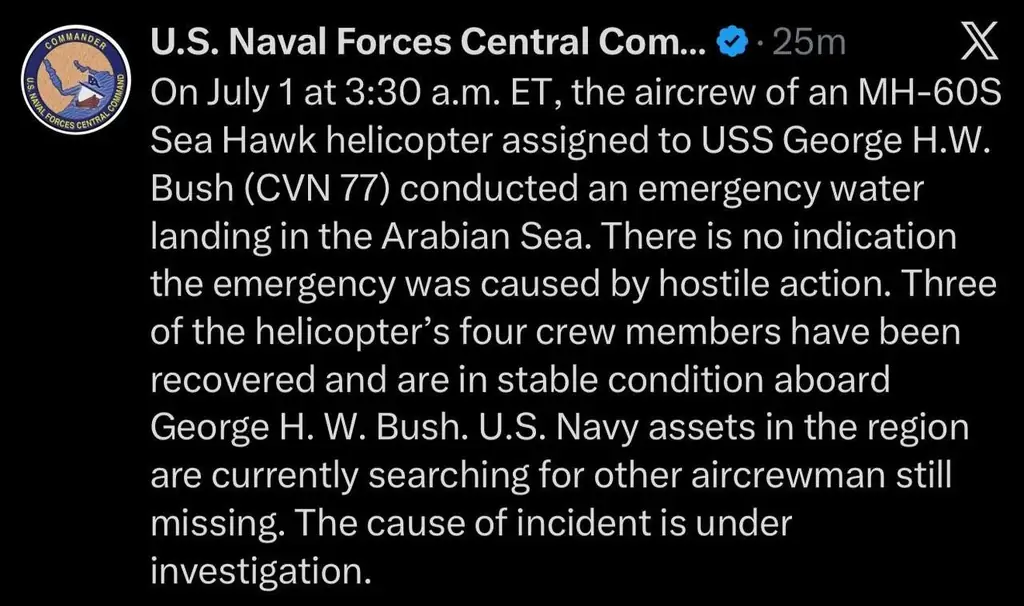 Вертолет ВМС США совершил экстренную посадку в Аравийском море