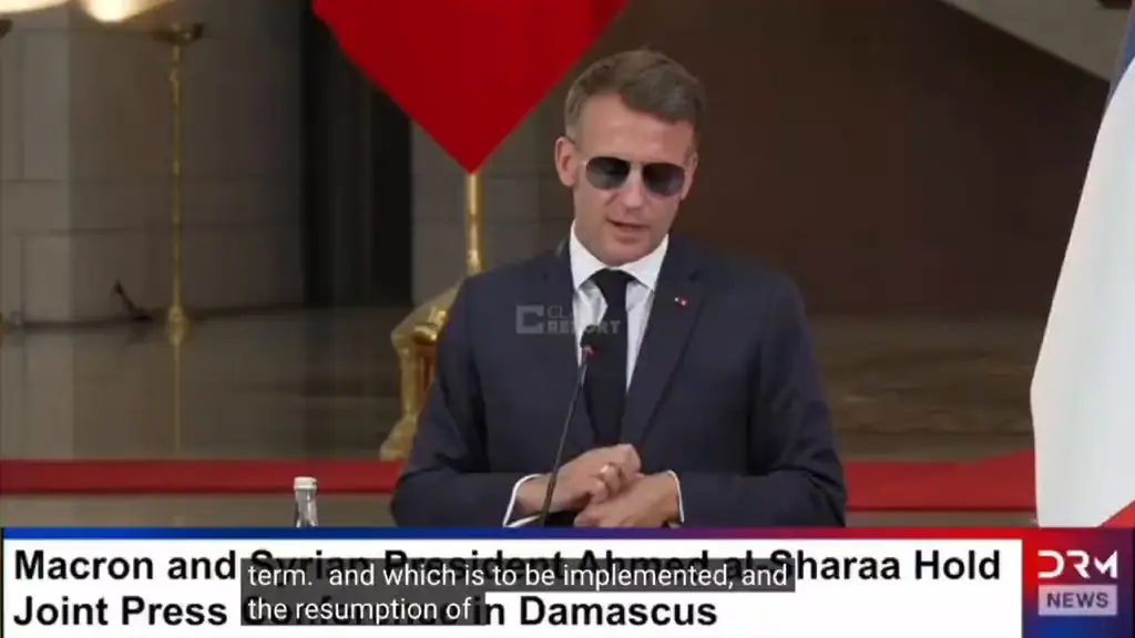 Макрон учит Израиль. Мир учит Макрона.